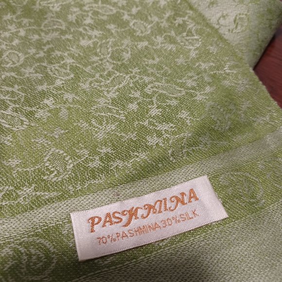 Pashmina Silk scarf Yoga Shawl Bohemian light green reversible wrap - Picture 4 of 10